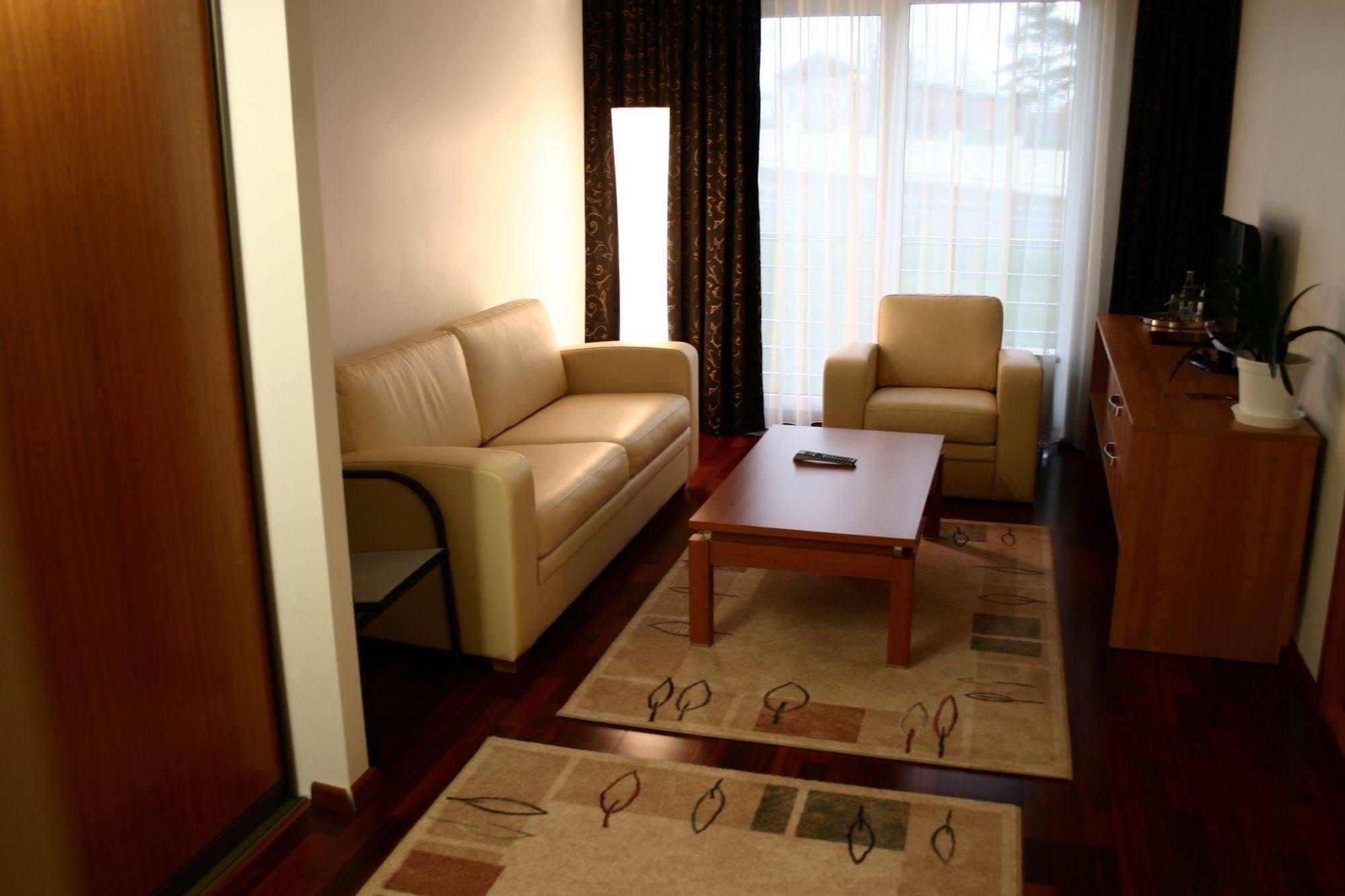 Raadimoisa Hotell ตาร์ตู ภายนอก รูปภาพ